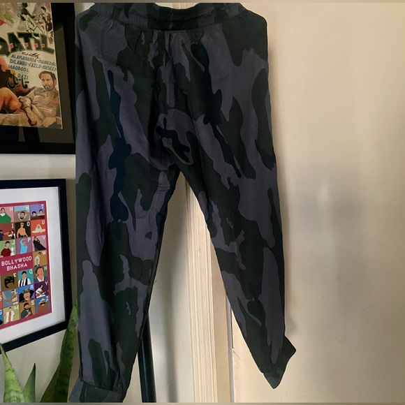 Ritu Kumar Label Camouflage Jogger Pants - Picture 11 of 12